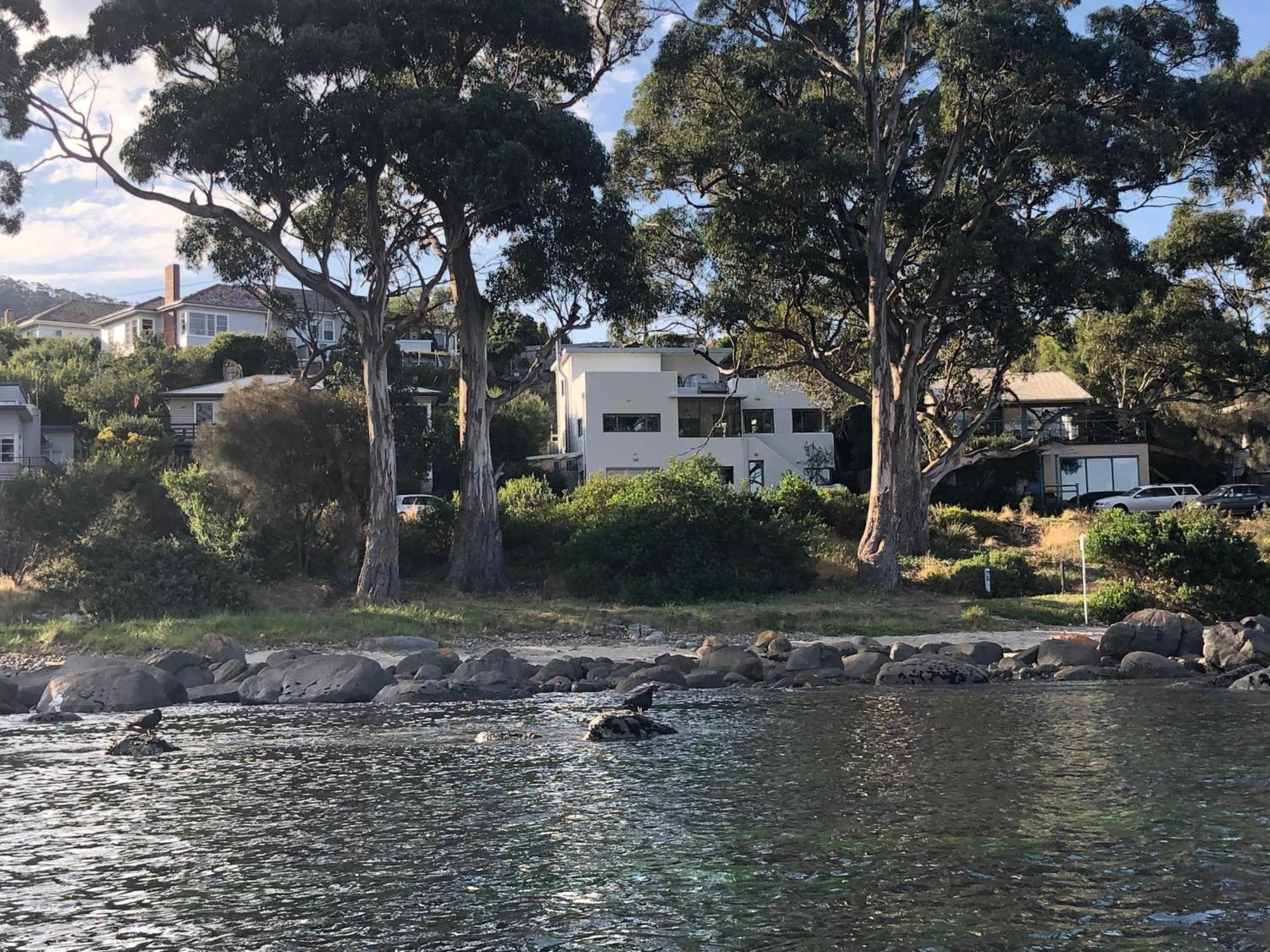 Beachside Taroona With * Sandy Bay