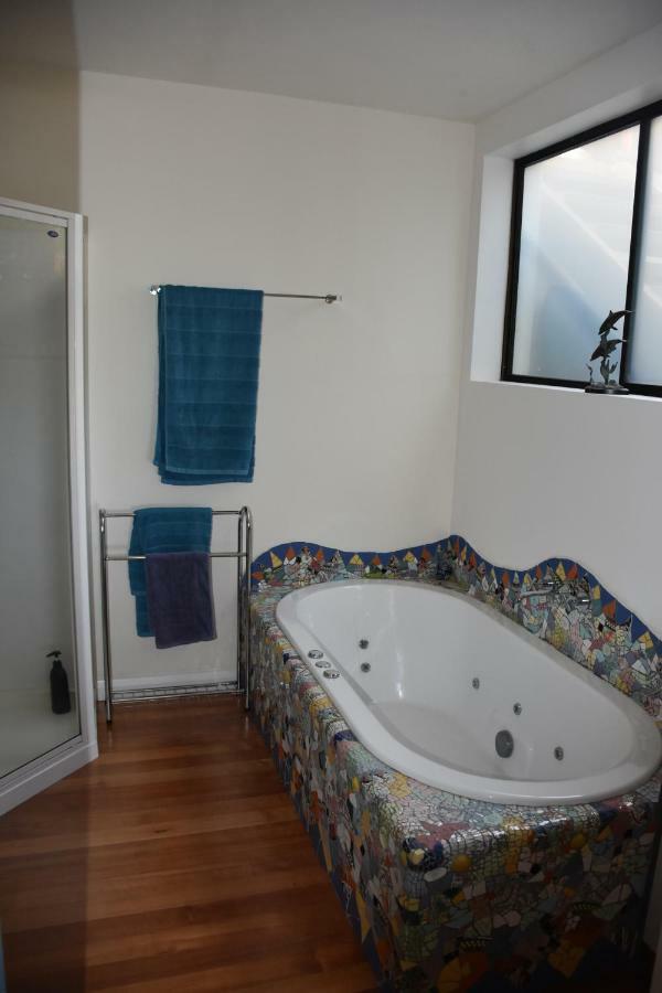 Beachside Taroona With Apartment Sandy Bay
